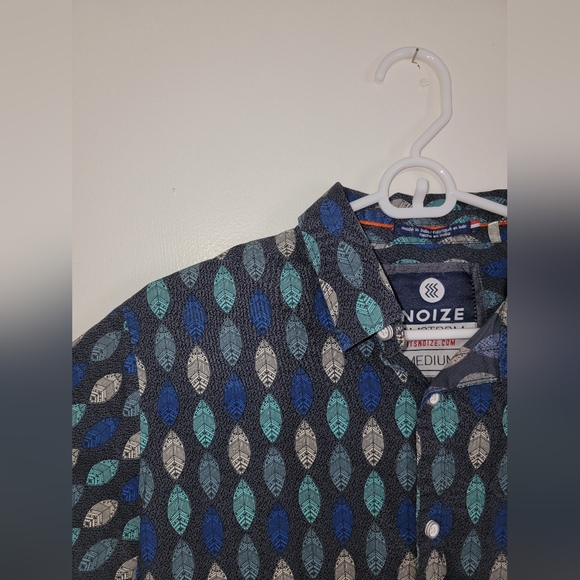 NOIZE AMSTRDM Button up short sleeve Shirt. - Picture 2 of 4